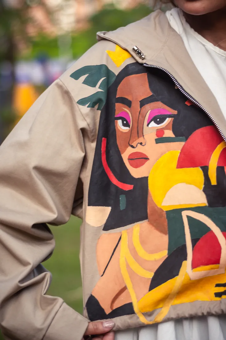 Chaqueta con retrato pop pintado a mano